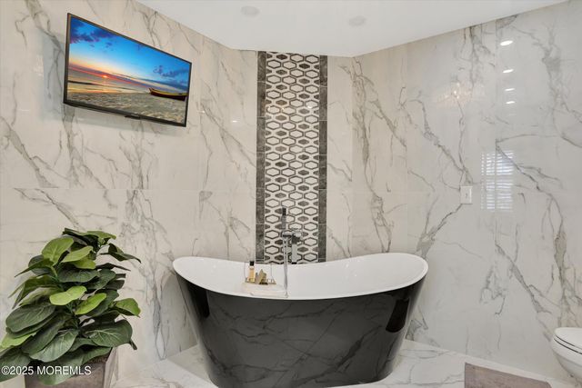 14 Hialeah, West Long Branch, NJ 07764