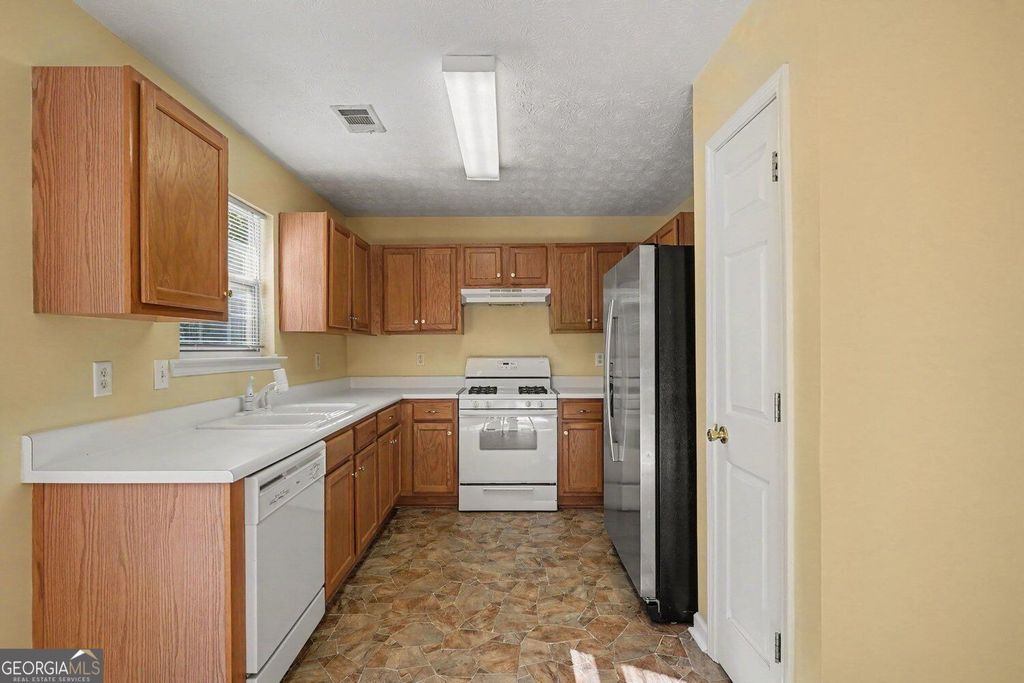 312 Jasmine Drive, Locust Grove, GA 30248 — photo 4