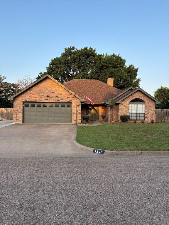1208 Red Bird Lane, Granbury, TX 76048