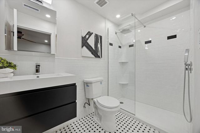 1300 S 6TH ST, Philadelphia, PA 19147