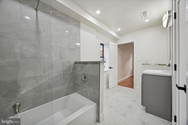 1300 S 6TH ST, Philadelphia, PA 19147