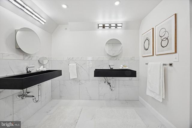 1300 S 6TH ST, Philadelphia, PA 19147