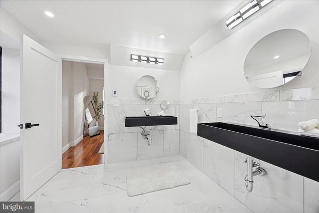 1300 S 6TH ST, Philadelphia, PA 19147