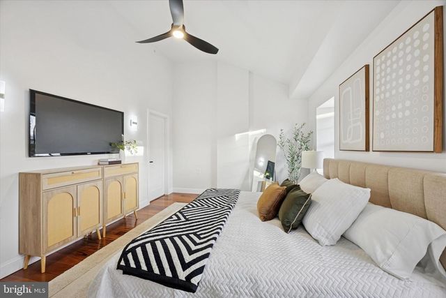 1300 S 6TH ST, Philadelphia, PA 19147