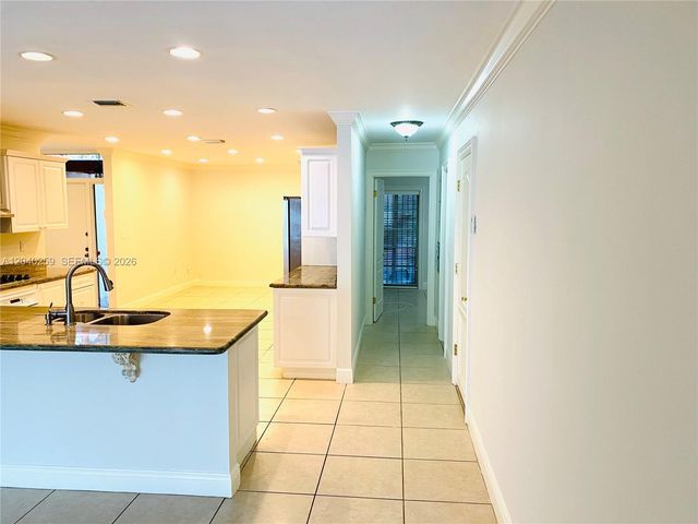 15187 W Loch Isle Drive W 15187, Miami Lakes, FL 33014
