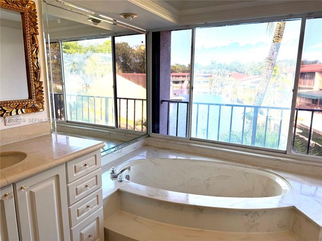 15187 W Loch Isle Drive W 15187, Miami Lakes, FL 33014