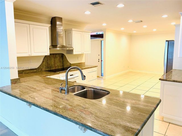 15187 W Loch Isle Drive W 15187, Miami Lakes, FL 33014