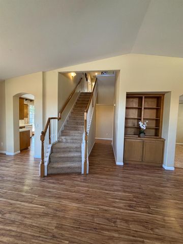 5586 E Atchison Street, Fresno, CA 93727