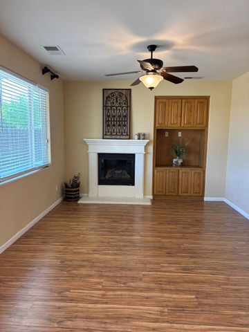 5586 E Atchison Street, Fresno, CA 93727