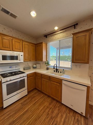 5586 E Atchison Street, Fresno, CA 93727