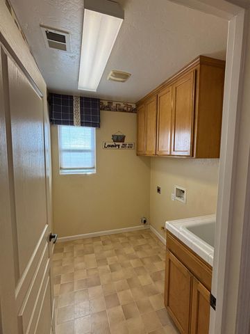 5586 E Atchison Street, Fresno, CA 93727