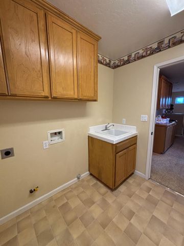 5586 E Atchison Street, Fresno, CA 93727