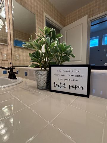 5586 E Atchison Street, Fresno, CA 93727