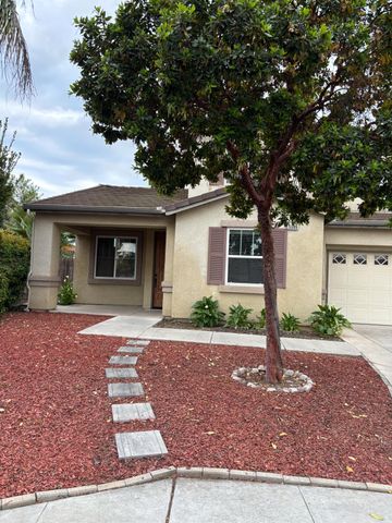 5586 E Atchison Street, Fresno, CA 93727