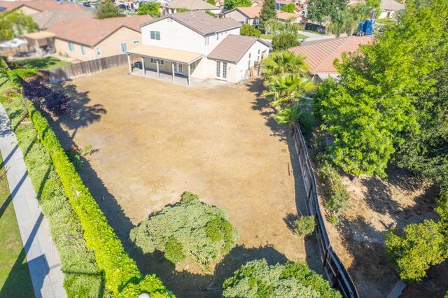 5586 E Atchison Street, Fresno, CA 93727