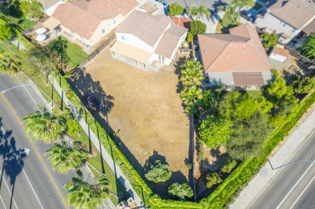 5586 E Atchison Street, Fresno, CA 93727