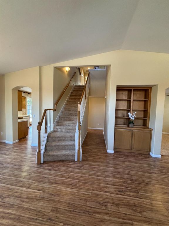 Image 12 of property listing at 5586 E Atchison Street, Fresno, CA 93727