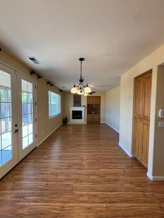 Image 14 of property listing at 5586 E Atchison Street, Fresno, CA 93727