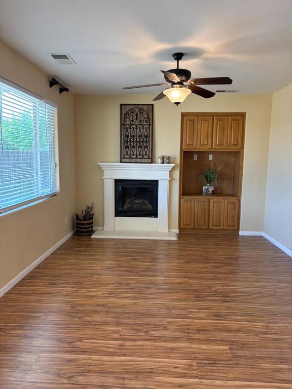 Image 15 of property listing at 5586 E Atchison Street, Fresno, CA 93727