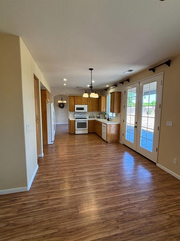 Image 20 of property listing at 5586 E Atchison Street, Fresno, CA 93727