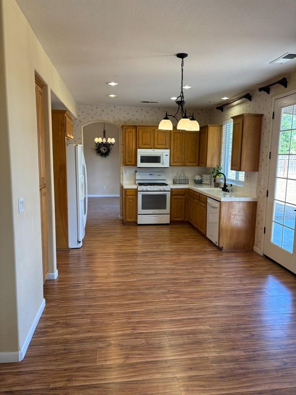 Image 21 of property listing at 5586 E Atchison Street, Fresno, CA 93727