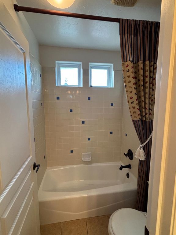 Image 34 of property listing at 5586 E Atchison Street, Fresno, CA 93727