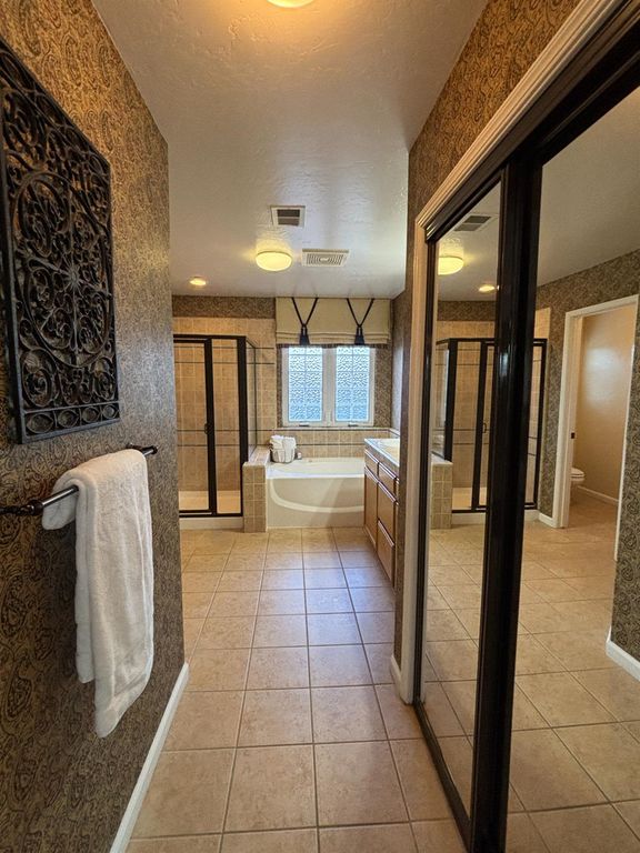 Image 39 of property listing at 5586 E Atchison Street, Fresno, CA 93727