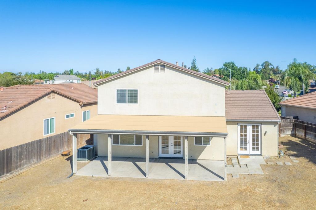 Image 43 of property listing at 5586 E Atchison Street, Fresno, CA 93727