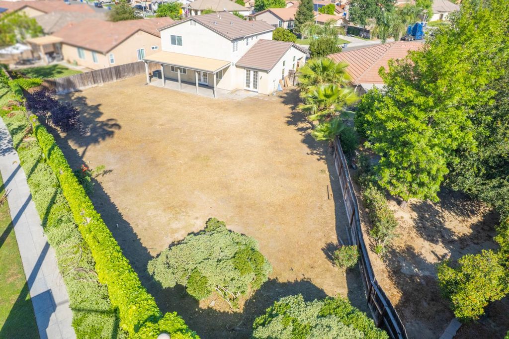 Image 44 of property listing at 5586 E Atchison Street, Fresno, CA 93727