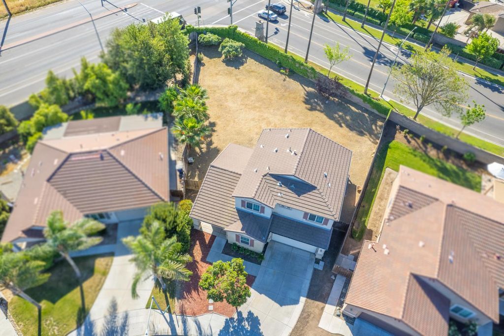 Image 51 of property listing at 5586 E Atchison Street, Fresno, CA 93727