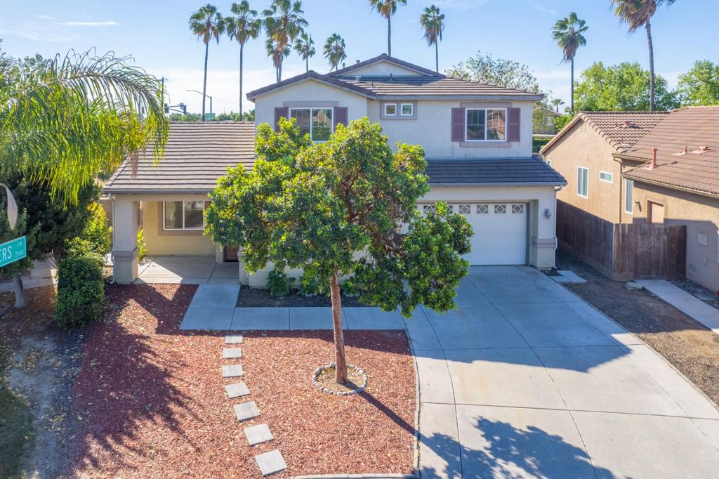 Image 53 of property listing at 5586 E Atchison Street, Fresno, CA 93727