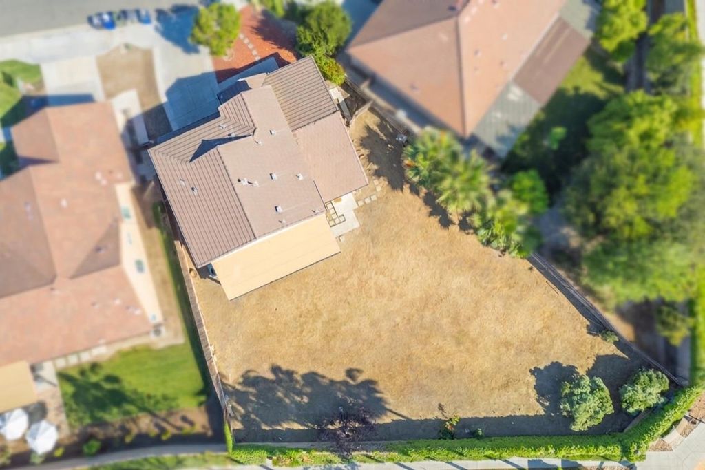 Image 54 of property listing at 5586 E Atchison Street, Fresno, CA 93727