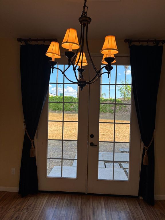 Image 7 of property listing at 5586 E Atchison Street, Fresno, CA 93727