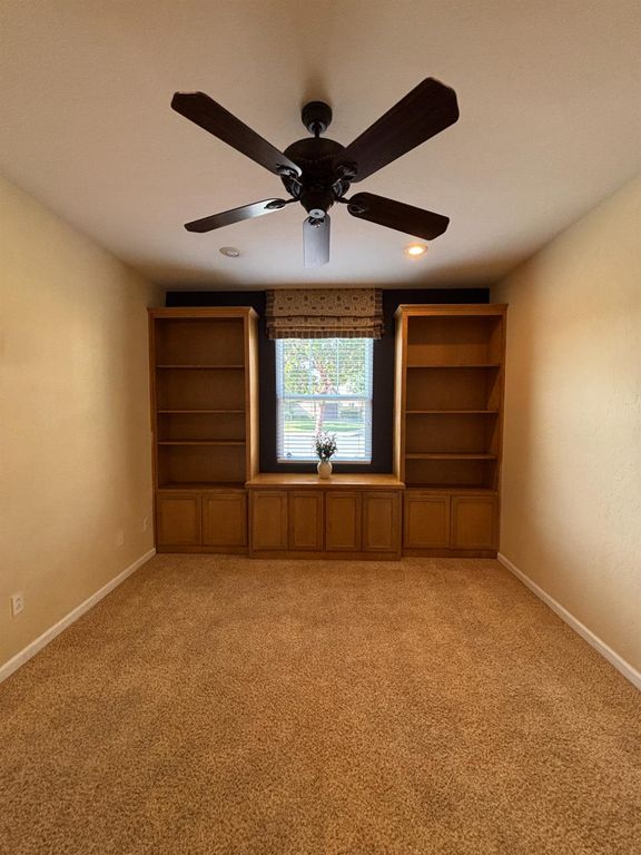 Image 9 of property listing at 5586 E Atchison Street, Fresno, CA 93727