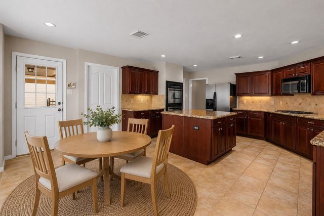 302 Le Doux Oaks, League City, TX 77573
