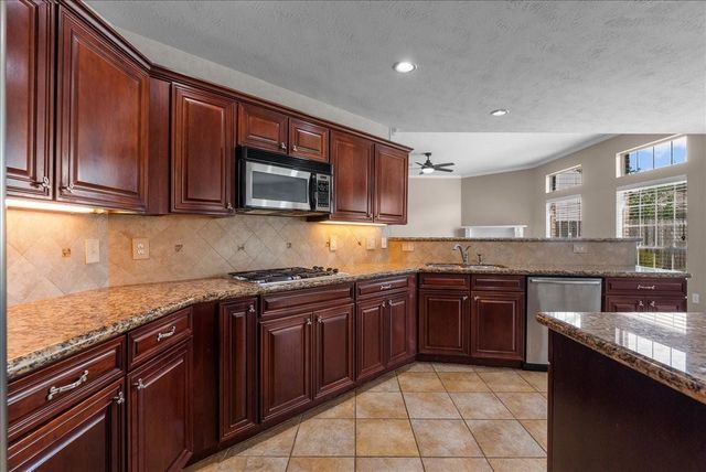 302 Le Doux Oaks, League City, TX 77573