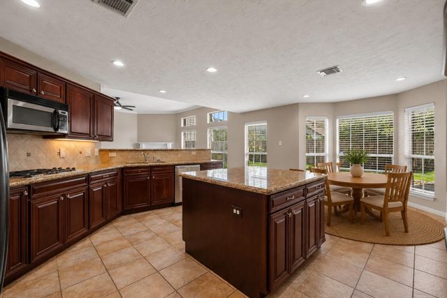 302 Le Doux Oaks, League City, TX 77573