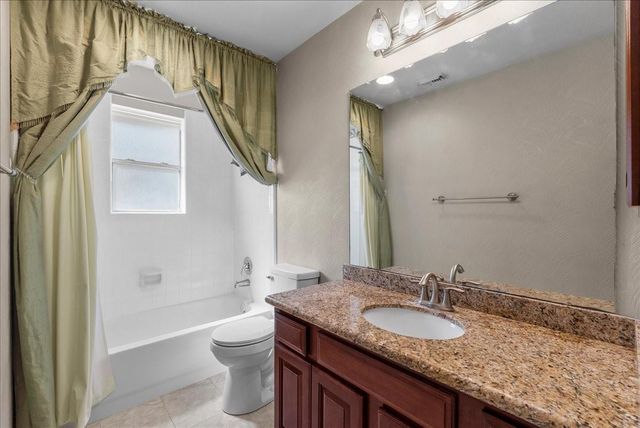 302 Le Doux Oaks, League City, TX 77573