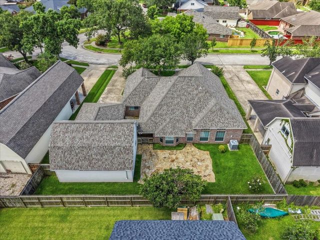 302 Le Doux Oaks, League City, TX 77573