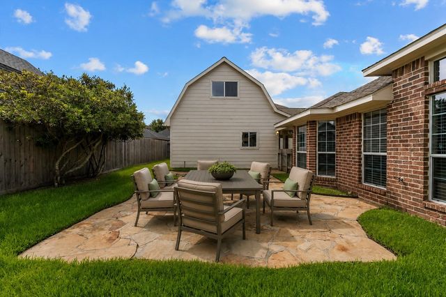 302 Le Doux Oaks, League City, TX 77573