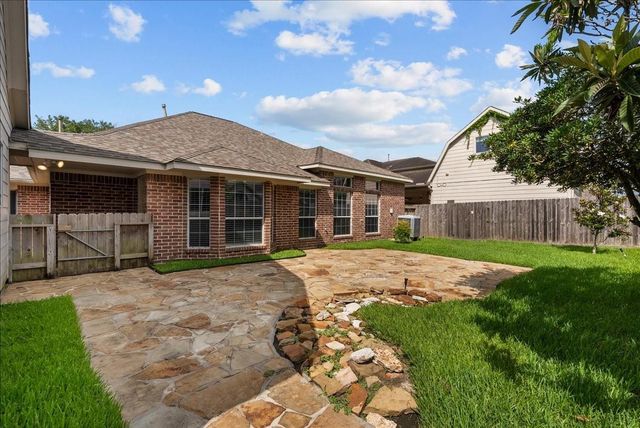 302 Le Doux Oaks, League City, TX 77573