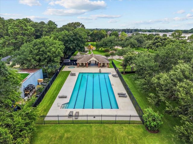 302 Le Doux Oaks, League City, TX 77573