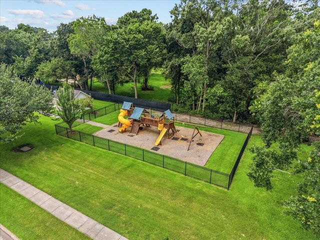 302 Le Doux Oaks, League City, TX 77573