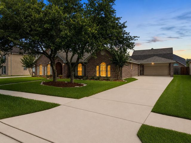 302 Le Doux Oaks, League City, TX 77573