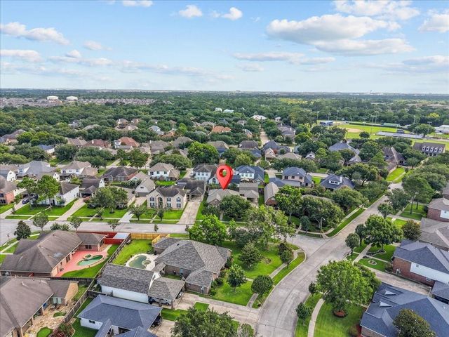 302 Le Doux Oaks, League City, TX 77573