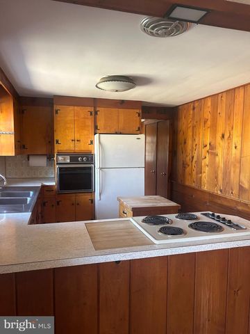 6953 SLADEK RD, New Hope, PA 18938