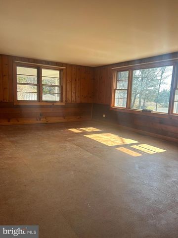 6953 SLADEK RD, New Hope, PA 18938