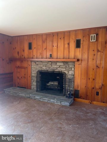 6953 SLADEK RD, New Hope, PA 18938