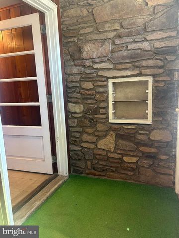 6953 SLADEK RD, New Hope, PA 18938