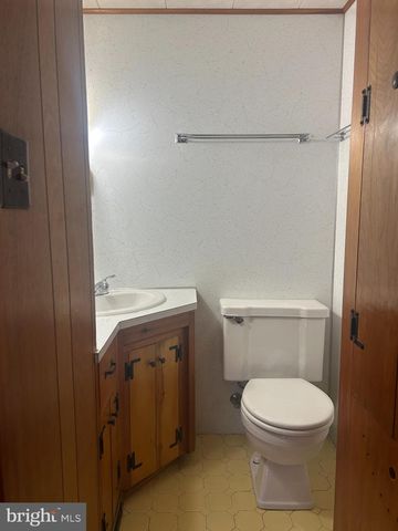 6953 SLADEK RD, New Hope, PA 18938